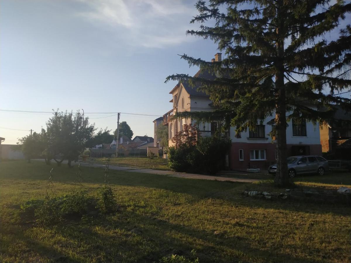 U nás ve vile Casa de hóspedes Cejc Exterior foto
